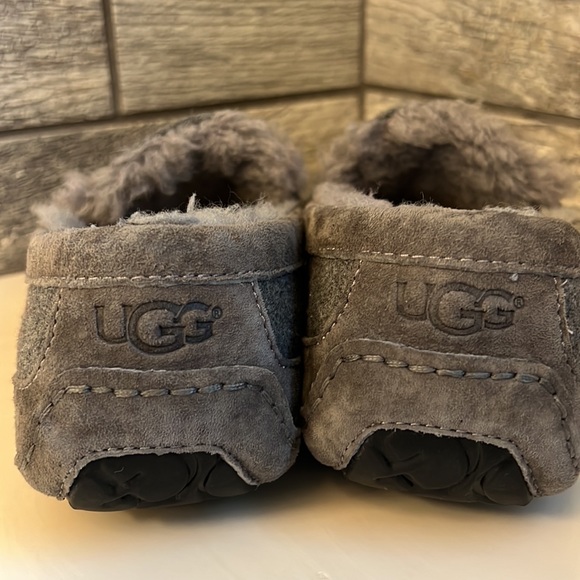 Ugg Ascot Mens Slippers, Size 9, Gray - Picture 2 of 5